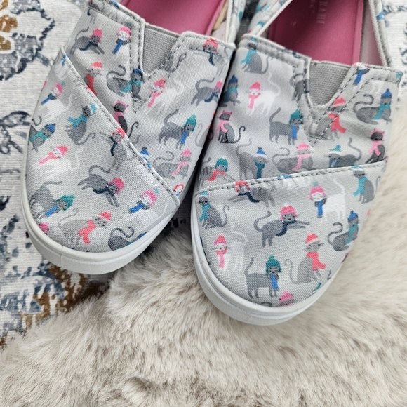 Isaac Mizrahi Shoes Women US 9.5 Gray Pink Cat Print Slip-on Memory Foam - Picture 3 of 12